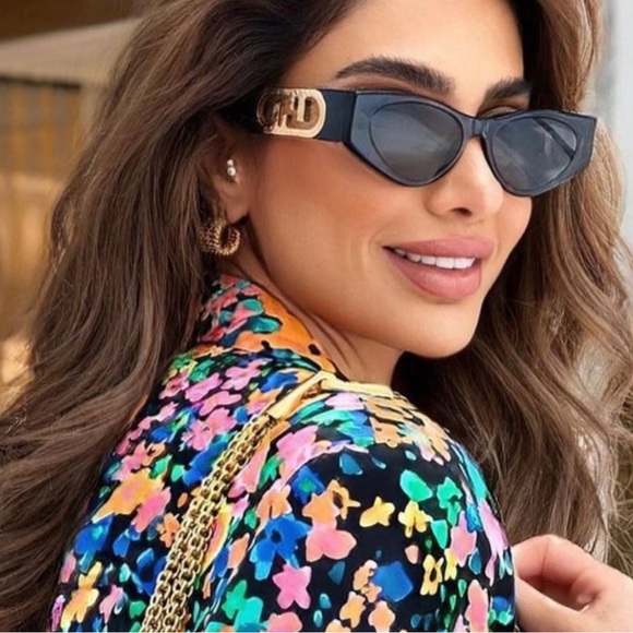 FENDI O'Lock 54mm Cat Eye Sunglasses - Picture 3 of 3